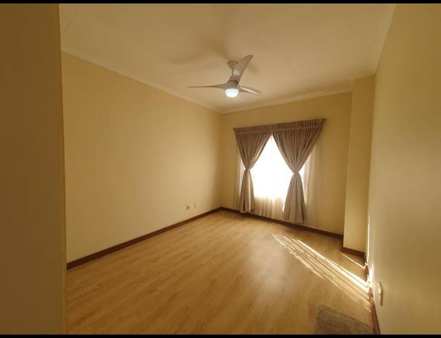 2 BEDROOM TOWNHOUSE FOR SALE IN ROOIHUISKRAAL NORTH